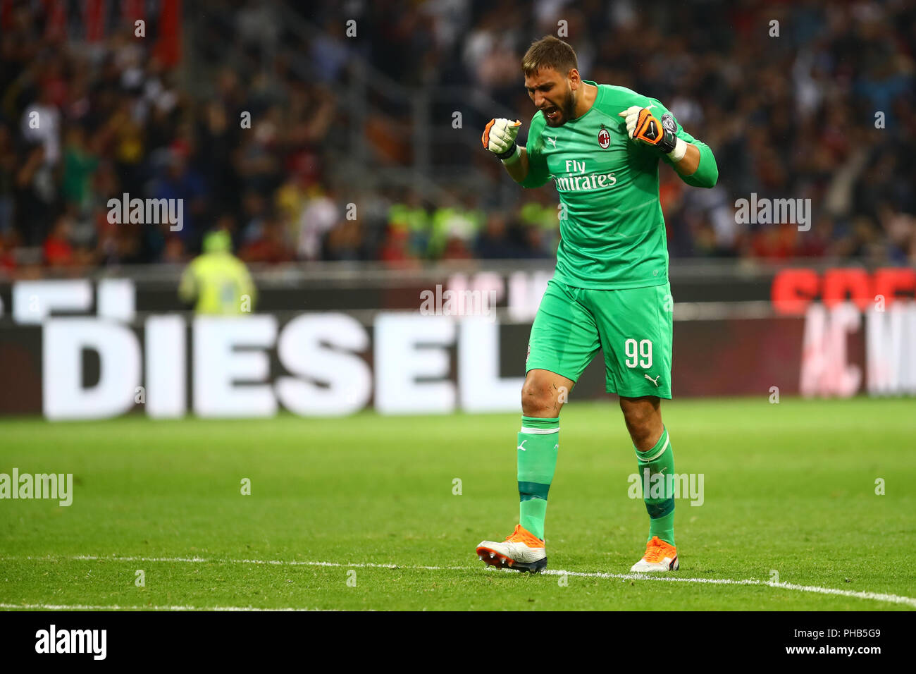 pics Donnarumma Celebration alamy