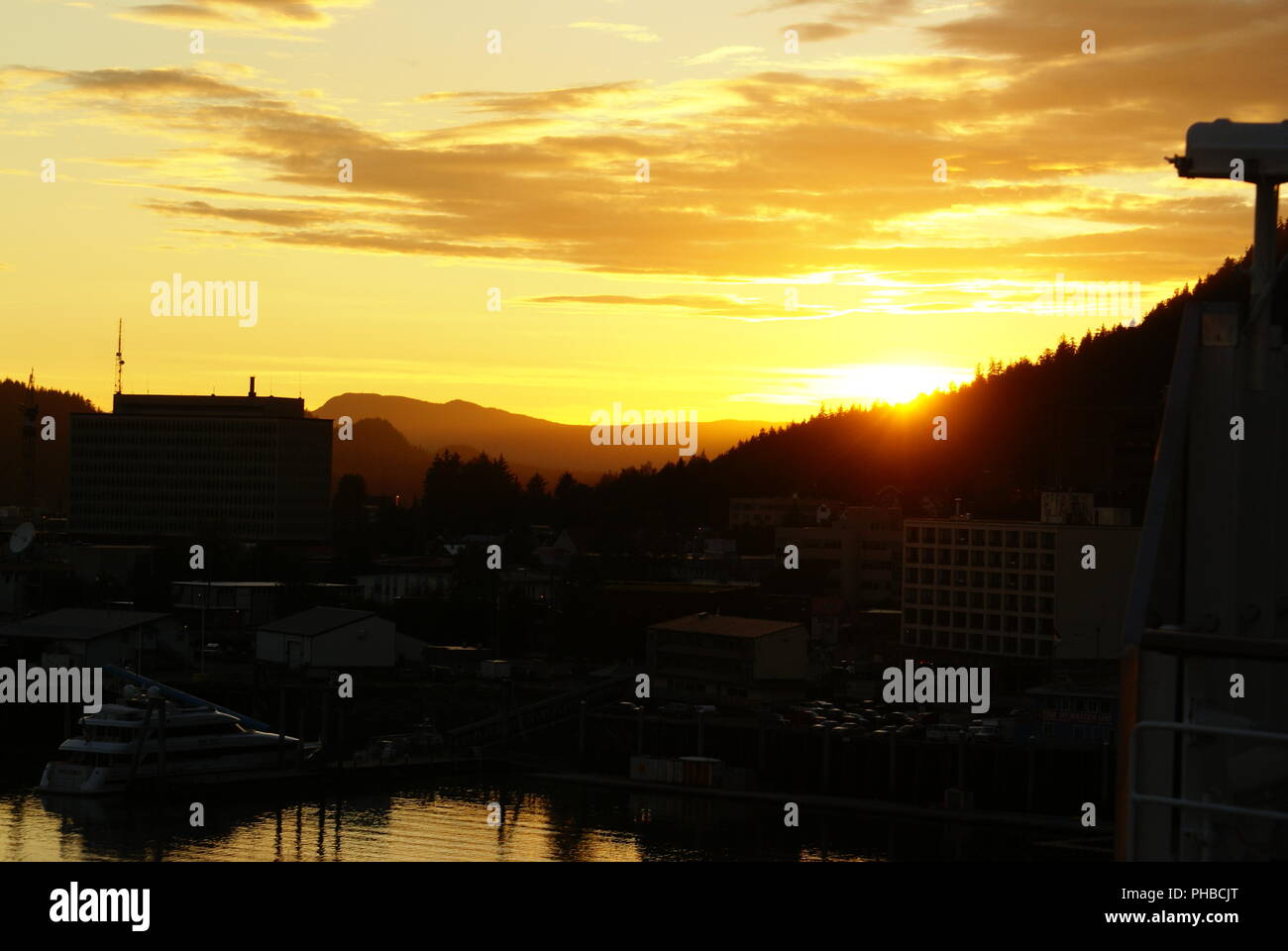 Jubeau Sunrise And Sunset Christmas 2022 Juneau Skyline High Resolution Stock Photography And Images - Alamy