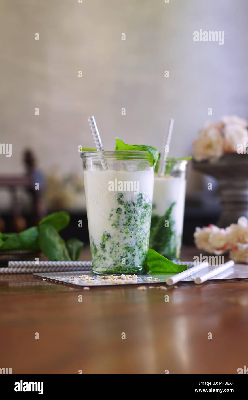 spinach smoothie with oat Stock Photo Alamy