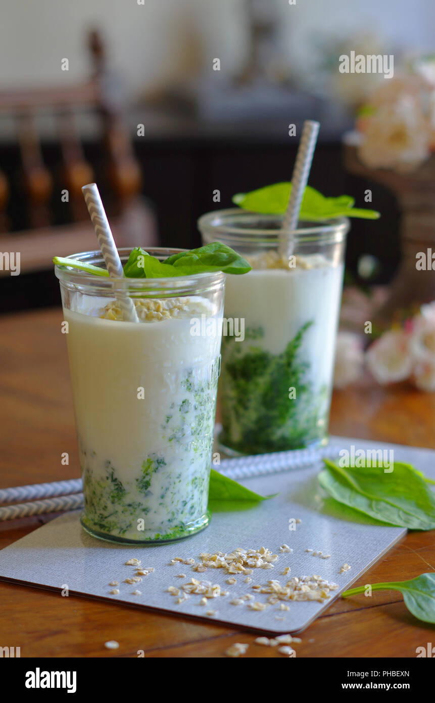 spinach smoothie with oat Stock Photo Alamy