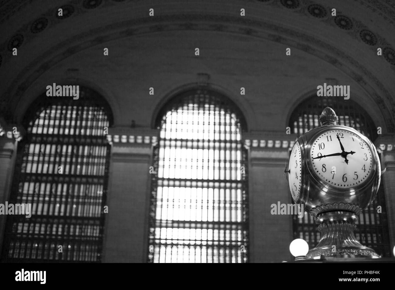 Famous clock grand central station Black and White Stock Photos