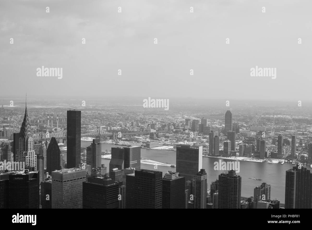 River Structue Hudson river midtown manhattan Black and White Stock Photos & Images ...