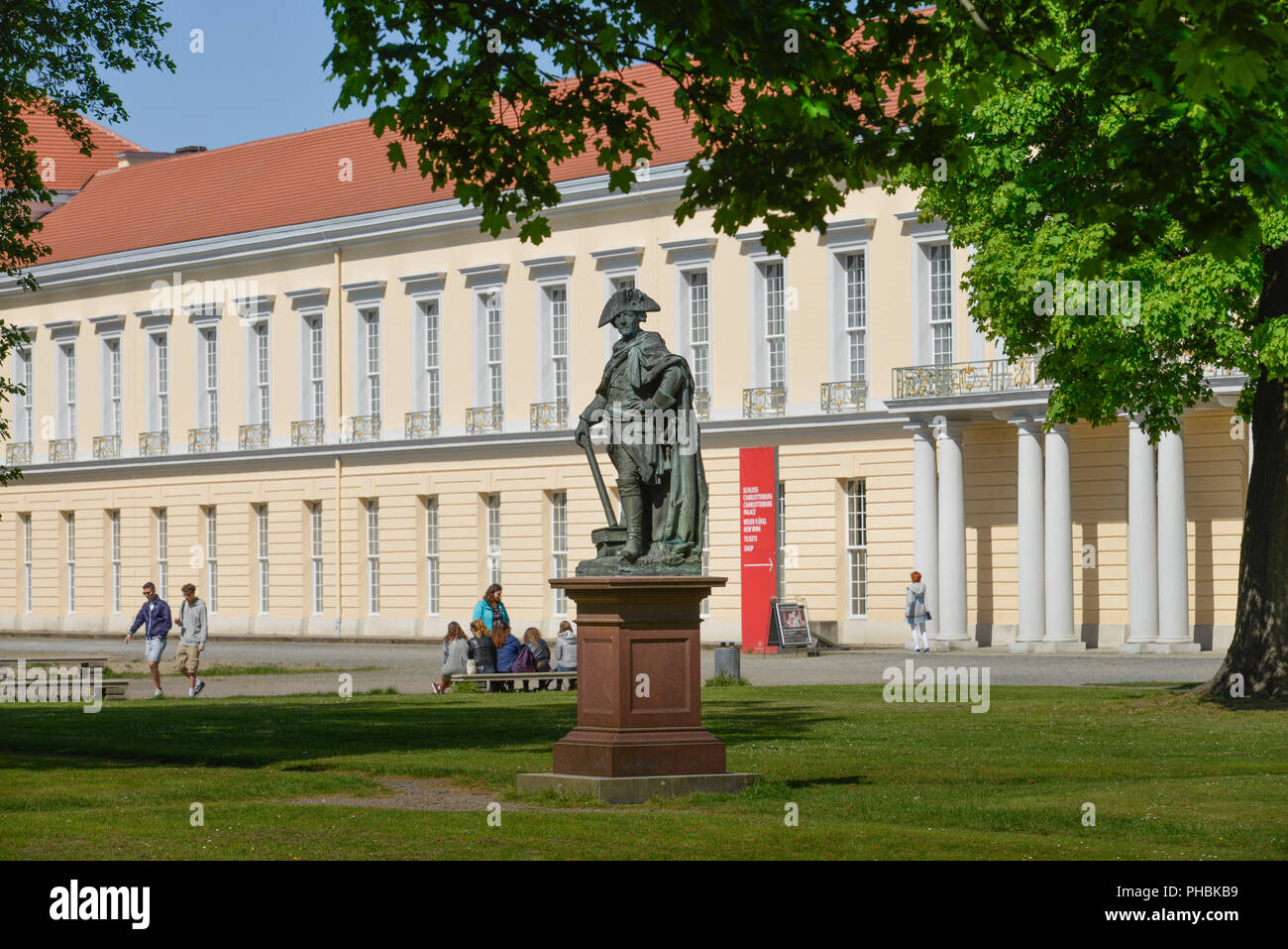 Standbild Friedrich der Grosse, Neuer Fluegel, Schloss Charlottenburg, Spandauer Damm, Charlottenburg, Berlin, Deutschland Stock Photo