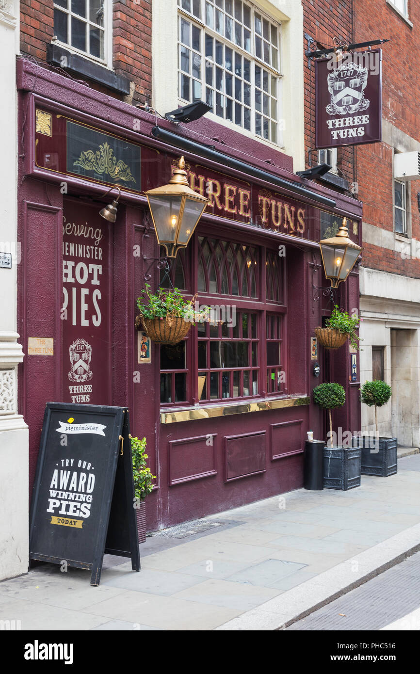 Three tuns pub, Jewry Street, London, England, UK Stock Photo Alamy