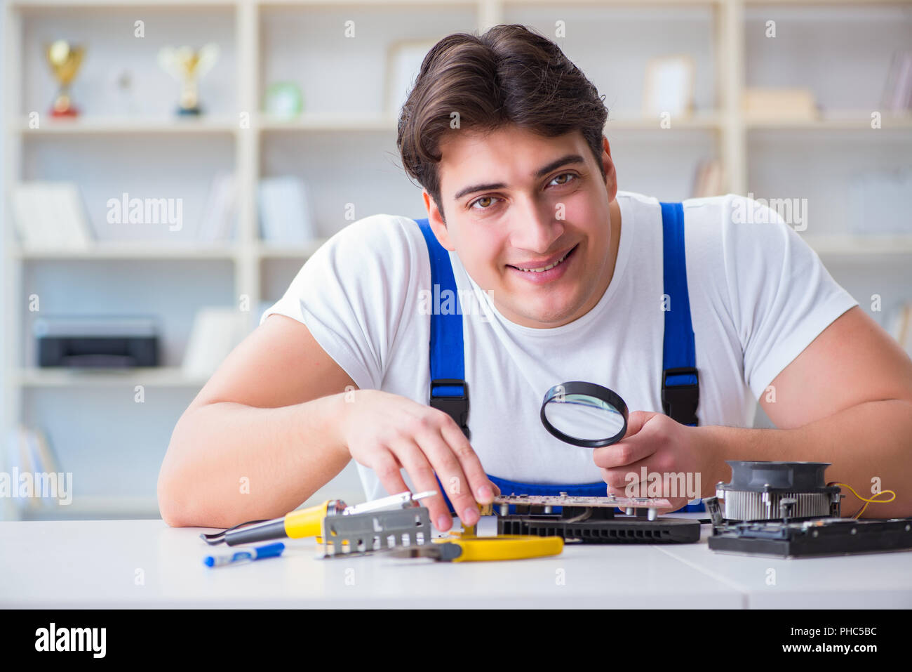 Computer Rebort Man Computer repairman repairing desktop computer Stock Photo - Alamy