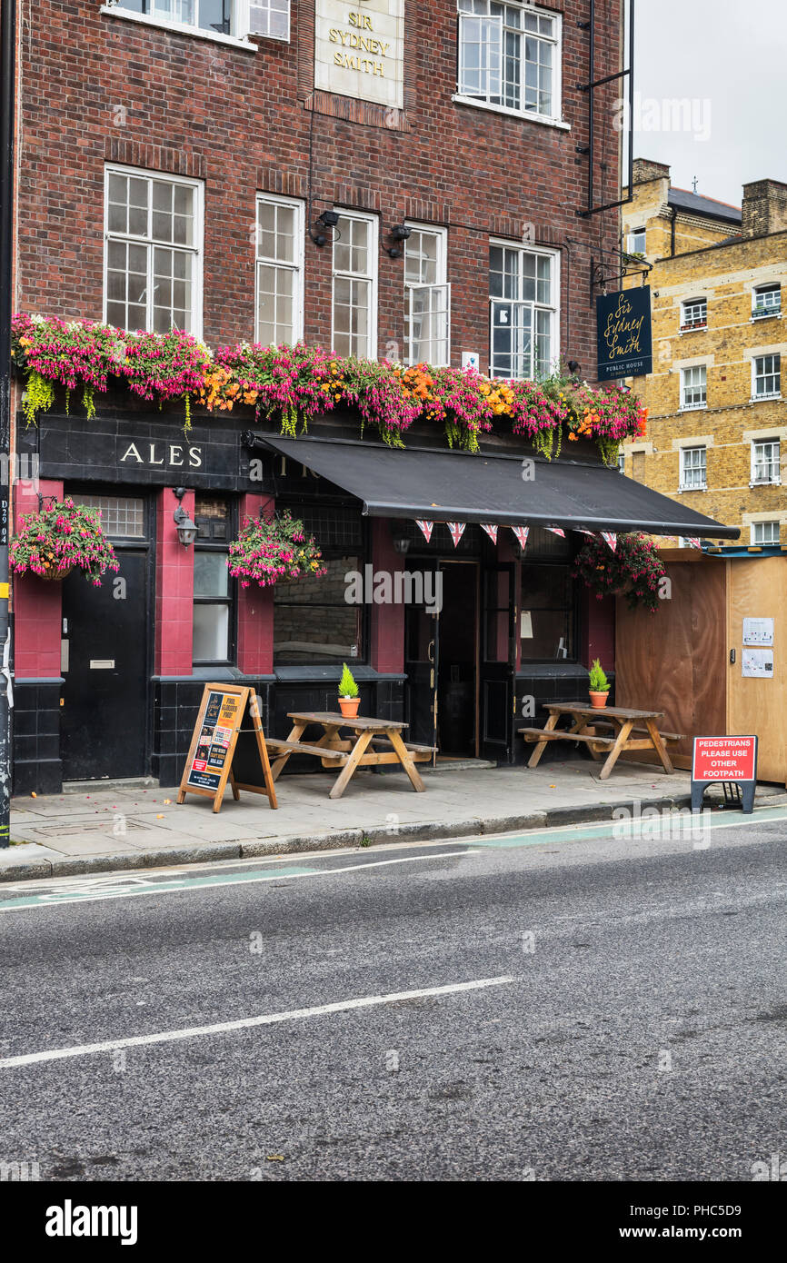 Pepper Pot House pub, Wapping, London, England, UK Stock Photo Alamy