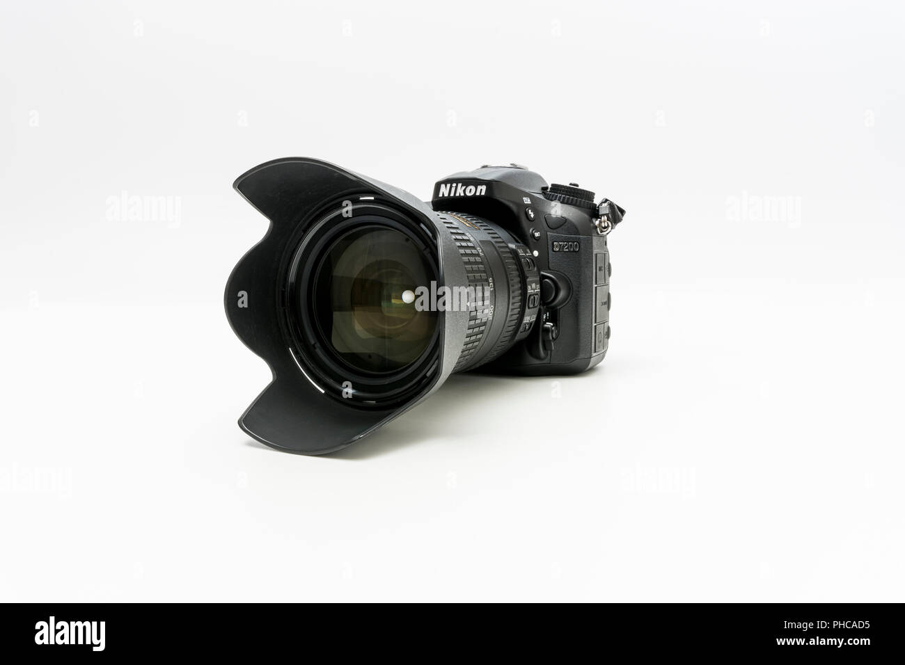 Nikon D7200 with a Nikkor 18-200 ED zoom lens Stock Photo - Alamy