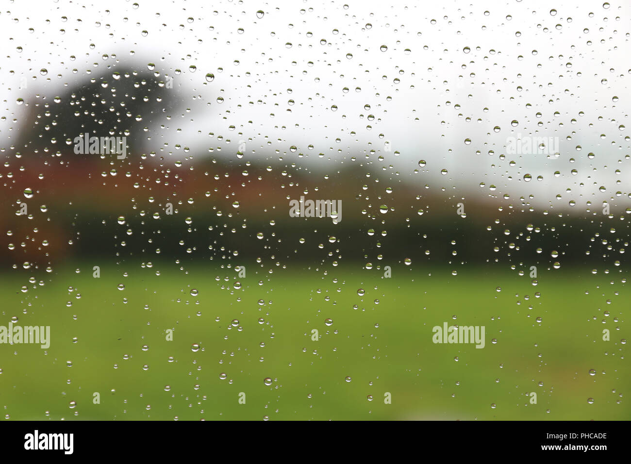 Rain on window pane hi-res stock photography and images - Alamy