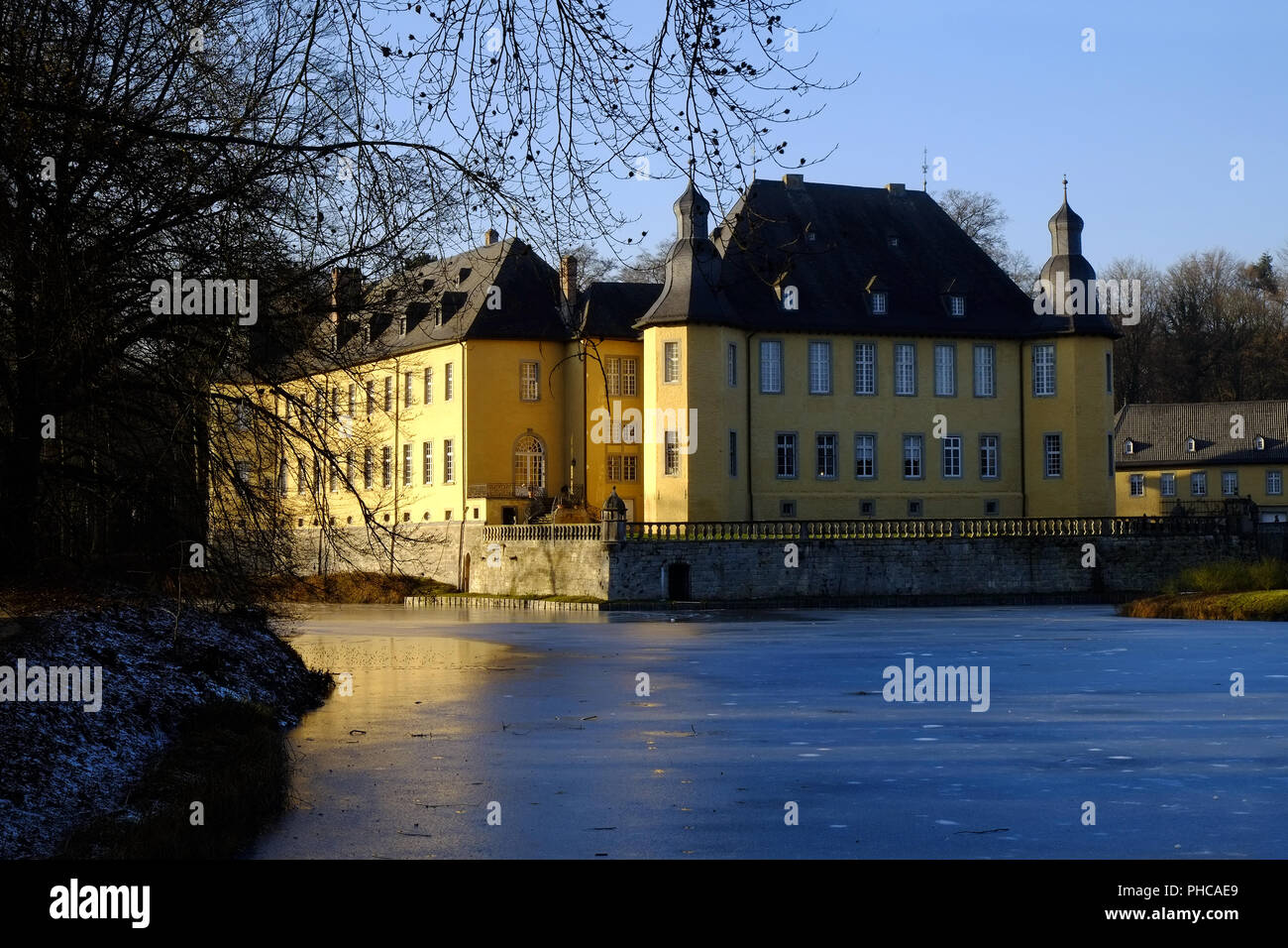 Wasserschloss moated castle hi-res stock photography and images - Alamy