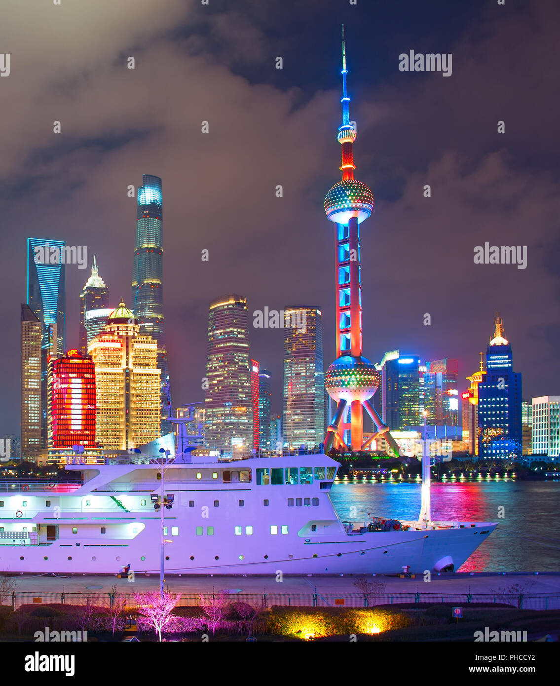 Shanghai river overview hi-res stock photography and images - Alamy