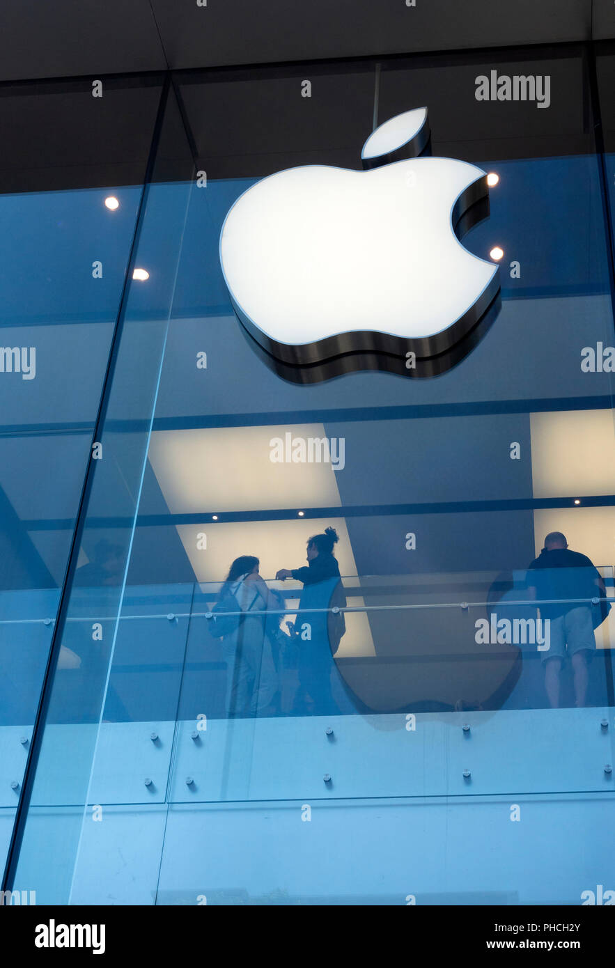 The Montreal Apple Store seen from Rue SainteCatherine Stock Photo Alamy