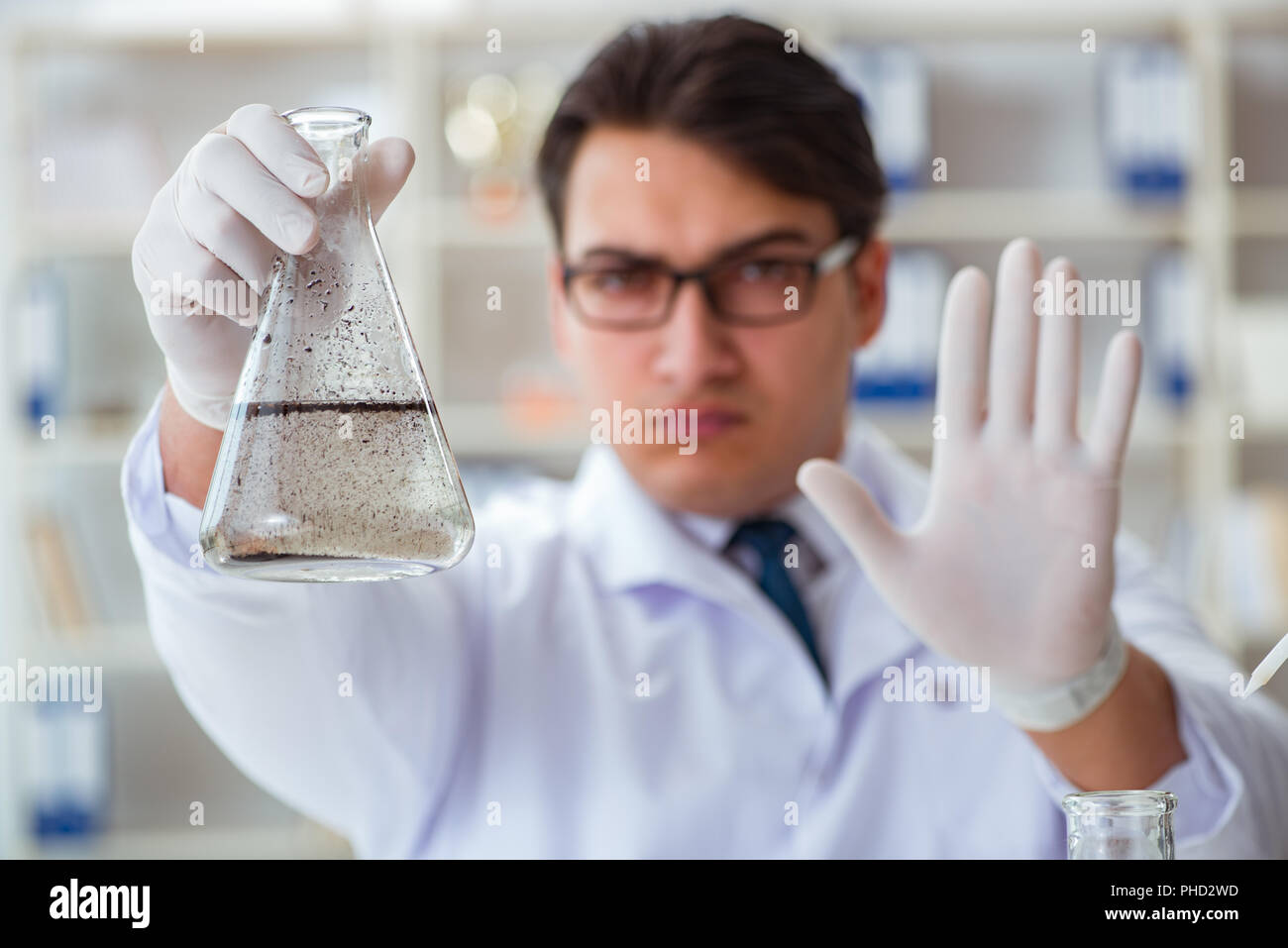 Young researcher scientist doing a water test contamination expe Stock Photo