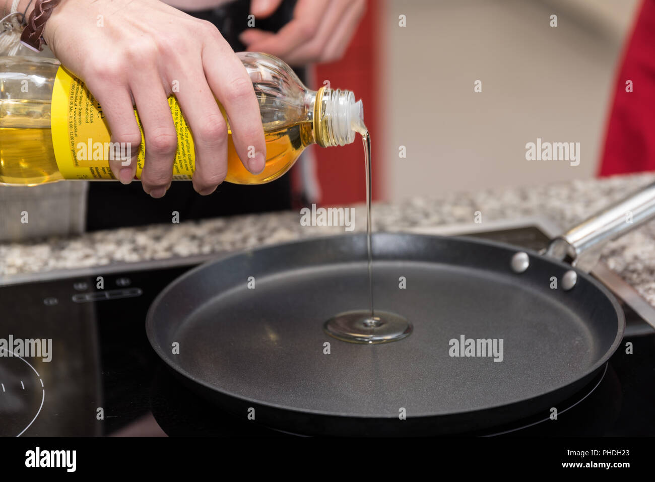 Чтобы не было брызг. Защитный экран для раковины от брызг. Сковородка с водой. Крышка для планетарного миксера от брызг. Сетка для сковороды от брызг.