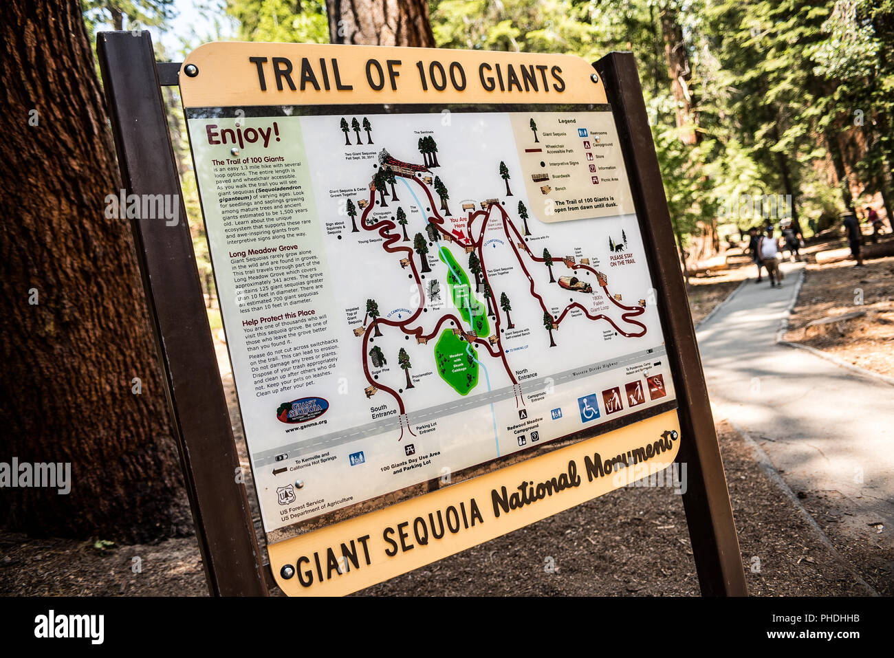Trail Of 100 Giants Map Images Of Sequoias And Visitors To The Trail Of 100 Giants In The Grand  Sequoia National Monument Stock Photo - Alamy