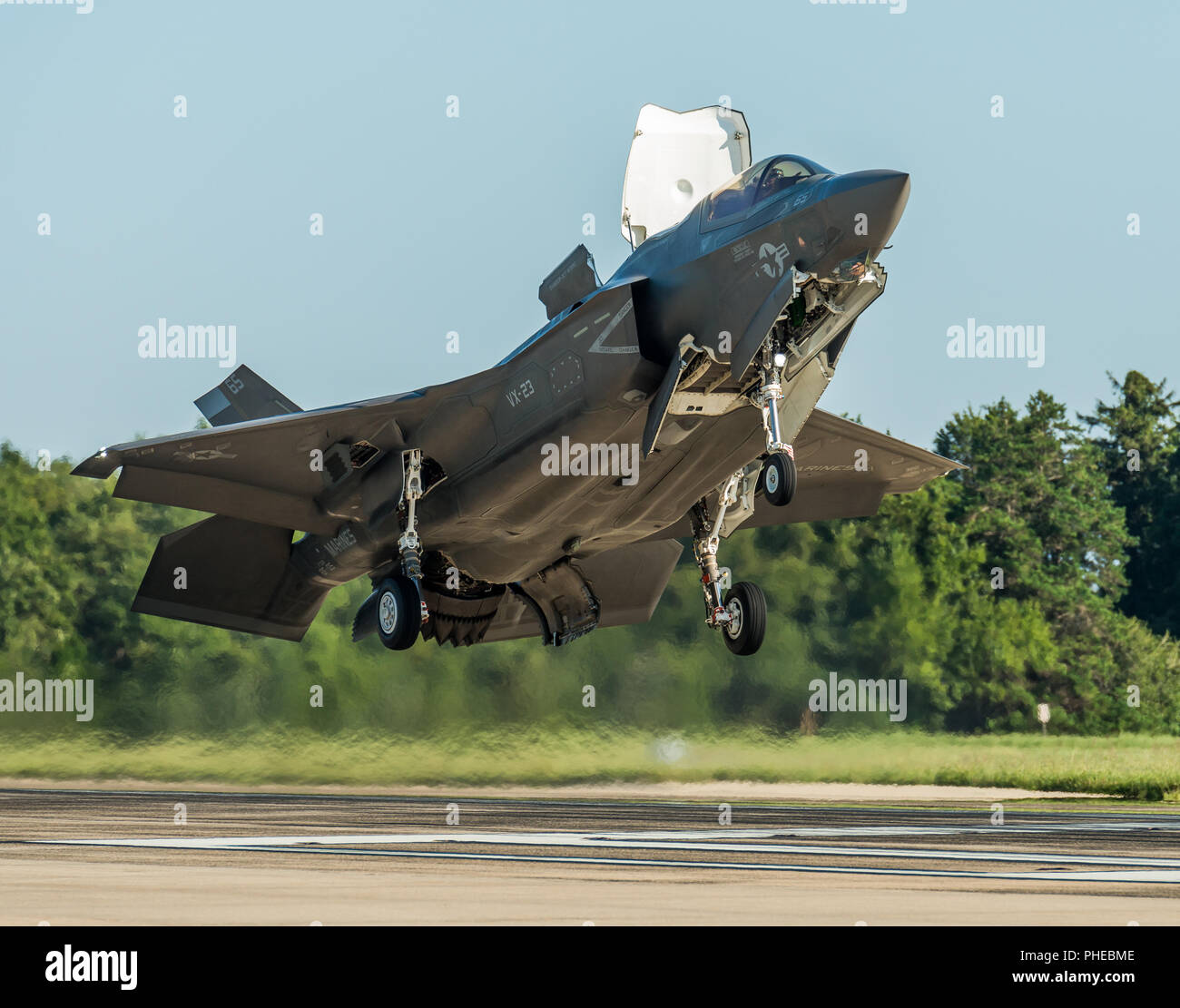 Royal Navy Cmdr. Nathan Gray, F-35 Pax River ITF test pilot, conducts short take offs and vertical landings with an F-35B on Aug. 23, 2018, at NAS Patuxent River as part of the workups for the First of Class Flight Trials aboard the HMS Queen Elizabeth.  Around 200 supporting staff from the ITF, including pilots, engineers, maintainers and data analysts, will take two F-35Bs test aircraft aboard HMS Queen Elizabeth this fall to evaluate the fifth-generation aircraft performance and integration with Royal Navy’s newest aircraft carrier. This fixed wing test period brings the U.K. one step close Stock Photo
