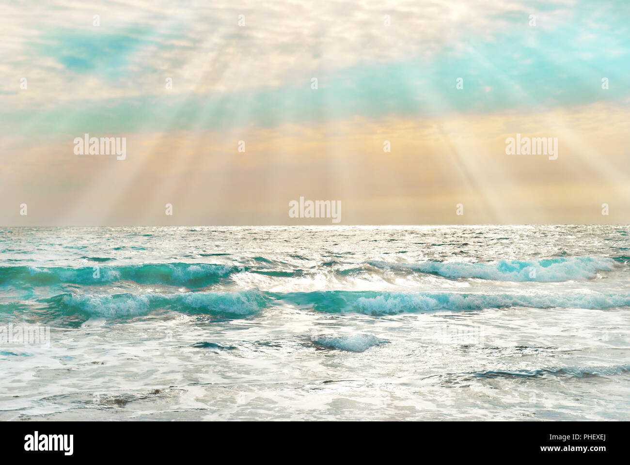 Sun light on sea waves hi-res stock photography and images - Alamy