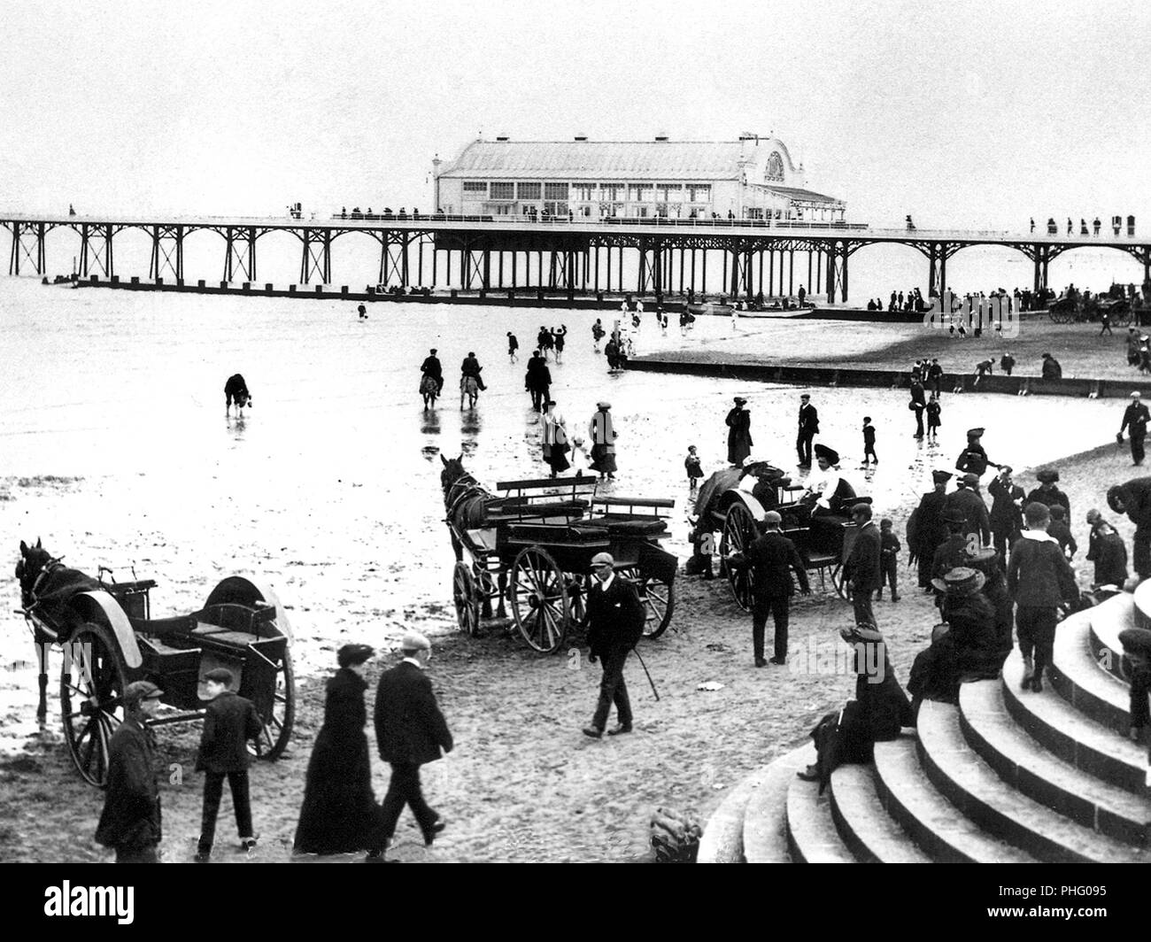 Pier and beach, Cleethorpes, early 1900s Stock Photo Alamy