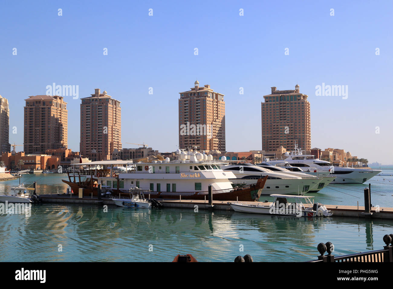 Katar, Doha, Stadteil The Pearl mit Porto Arabia Stock Photo