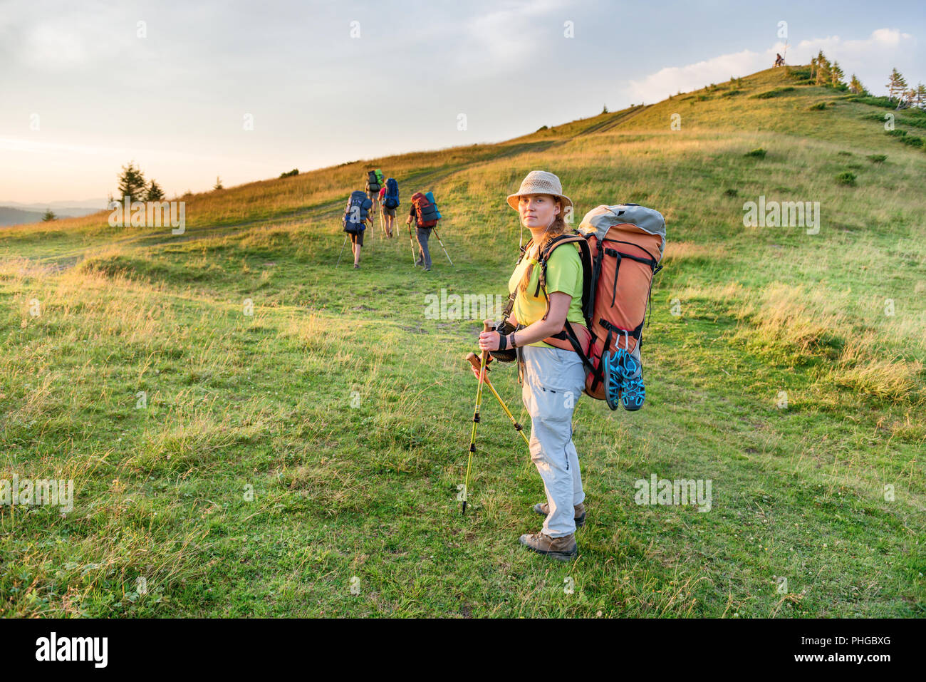 Female friends hiking hi-res stock photography and images - Alamy