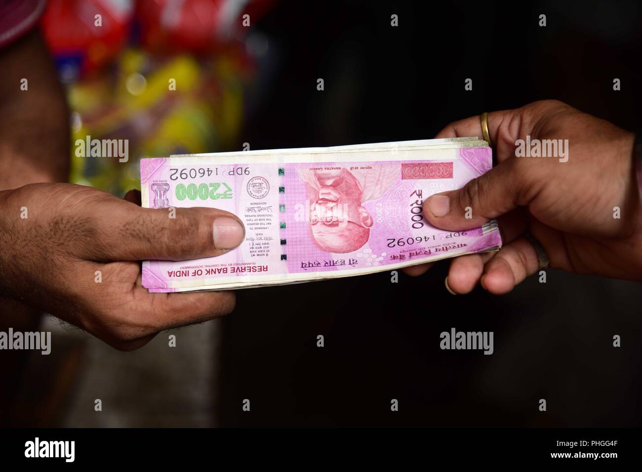 Allahabad India 31st Aug 2018 A Shopkeeper Taking 2000rs