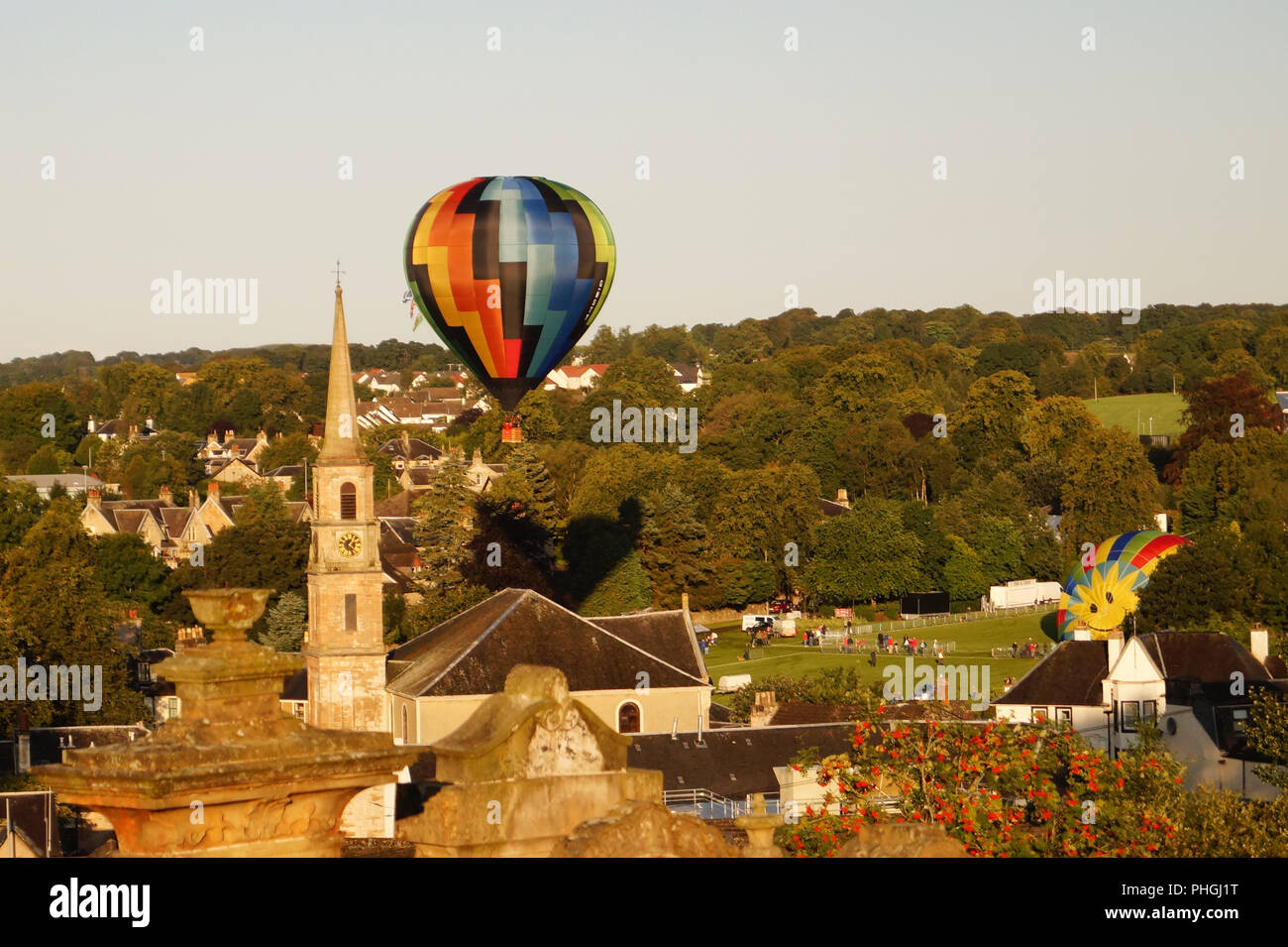 Strathaven Hot Air Balloon Festival 2018 - Small Town Entertainment, Colourful Balloons taking off over the town, Up Up and Away Stock Photo