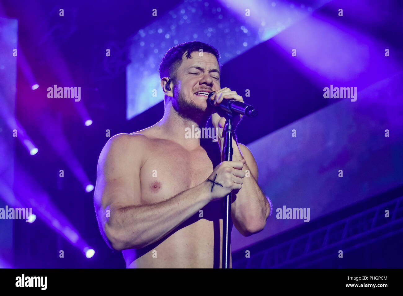 Imagine Dragons Dan Reynolds High Resolution Stock Photography And Images Alamy Imagine Dragons Dan Reynolds High Resolution Stock Photography And Images Alamy