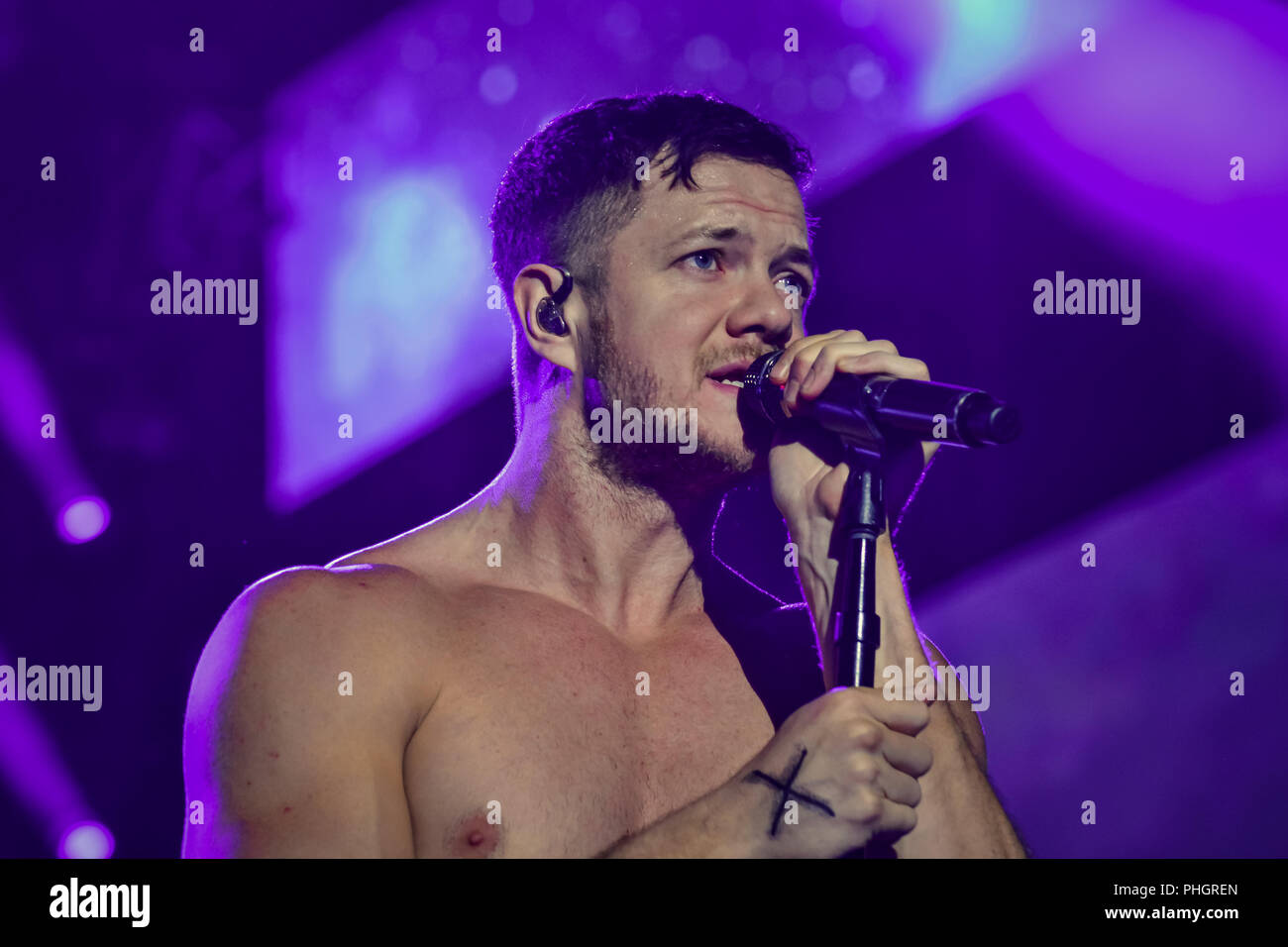 Kyiv, Ukraine. 31st Aug, 2018. Dan Reynolds of Imagine Dragons performs in concert at Olympic NSC on August 31, 2018, in Kiev Credit: Aleksandr Gusev/Pacific Press/Alamy Live News Stock Photo