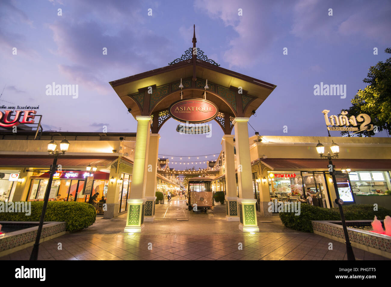 THAILAND BANGKOK ASIATIQUE RIVERFRONT Stock Photo - Alamy