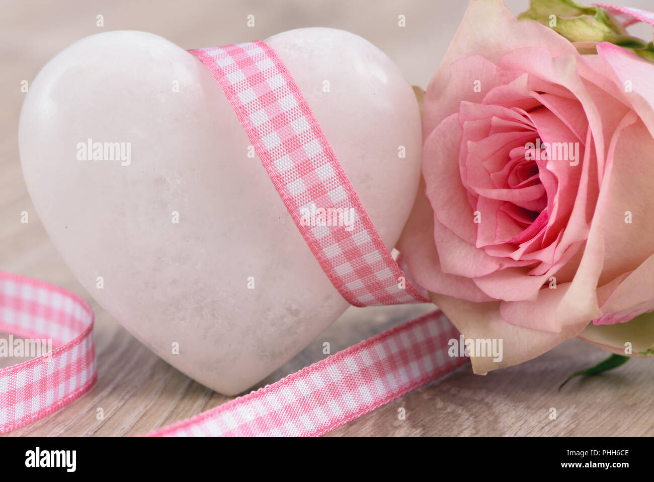 white heart and red rose Stock Photo - Alamy