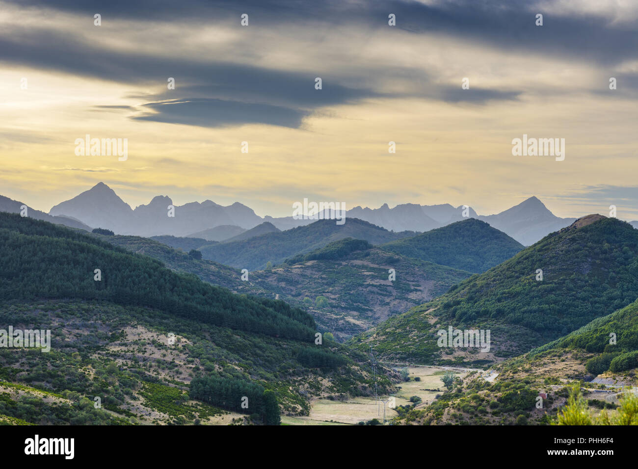 Cantabrian mountains hires stock photography and images Alamy