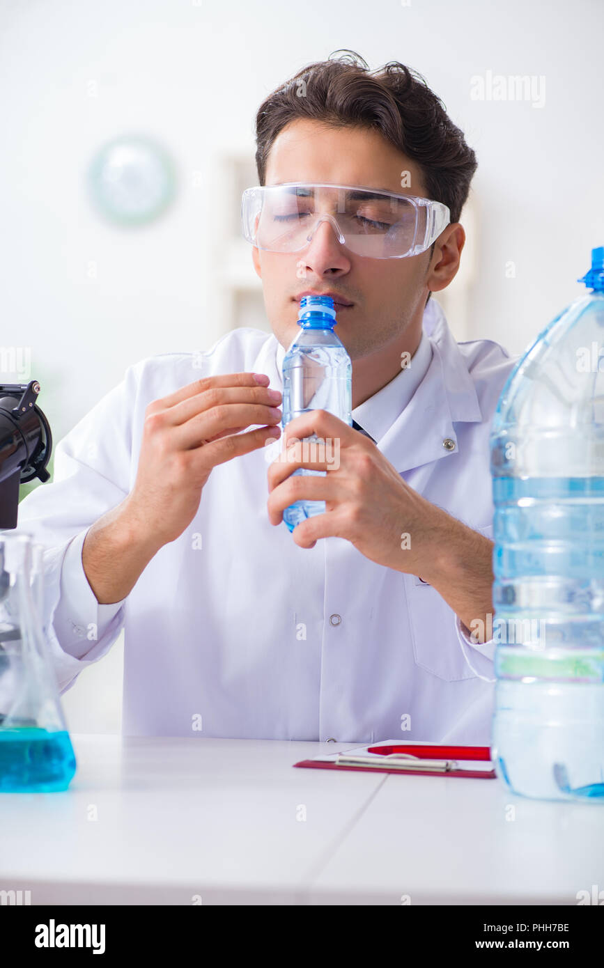 Lab assistant testing water quality Stock Photo Alamy