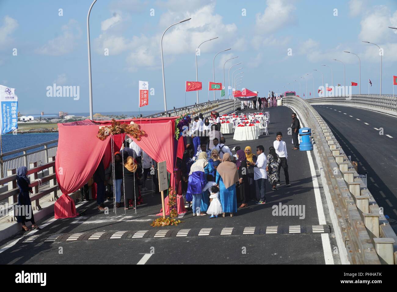 (180901) -- MALE, Sept. 1, 2018 (Xinhua) -- Maldivian couples attend a mass wedding ceremony on the China-Maldives Friendship Bridge in Male, the Maldives on Aug. 31, 2018. The China-Maldives Friendship Bridge, the first cross-sea bridge in the Maldives, opened to traffic on Thursday evening. The bridge is an iconic project of the Maldives and China in co-building the 21st Century Maritime Silk Road. (Xinhua/Tang Lu)(dh) Stock Photo