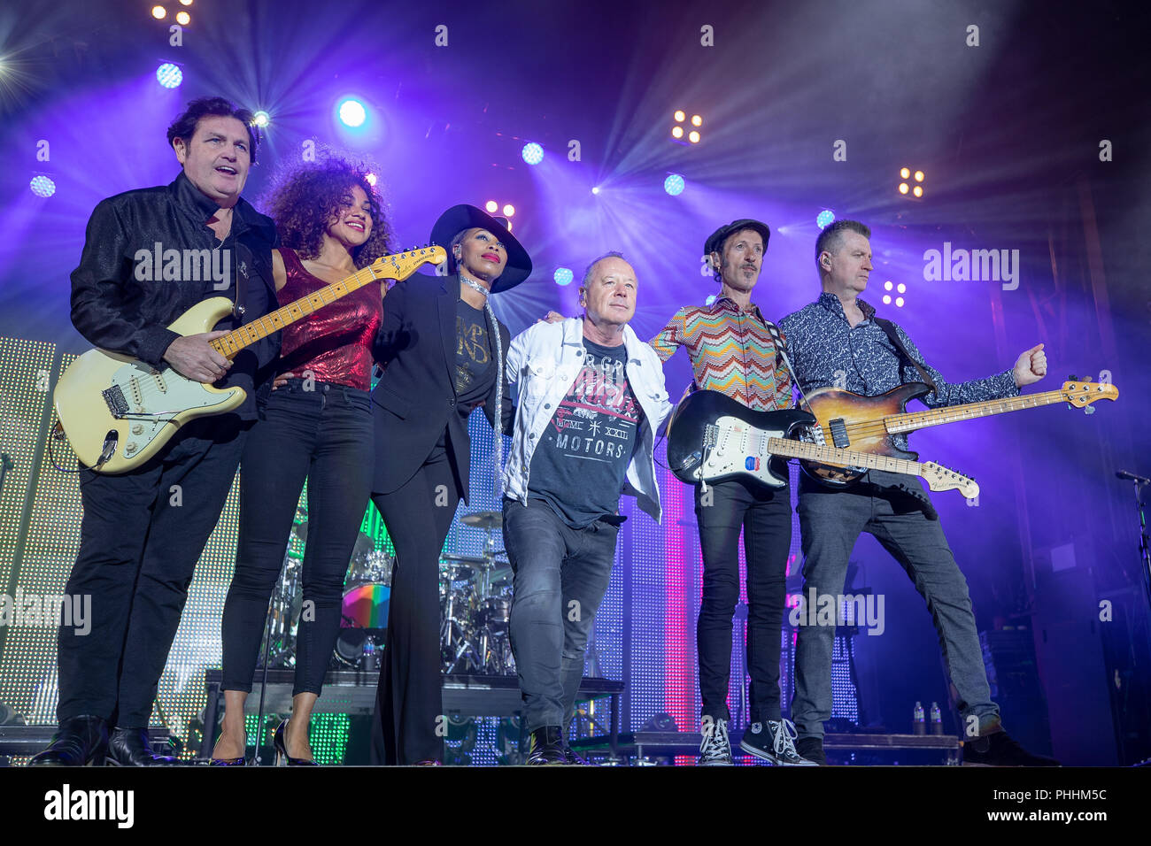 Jim kerr chrissie hynde hi-res stock photography and images - Alamy