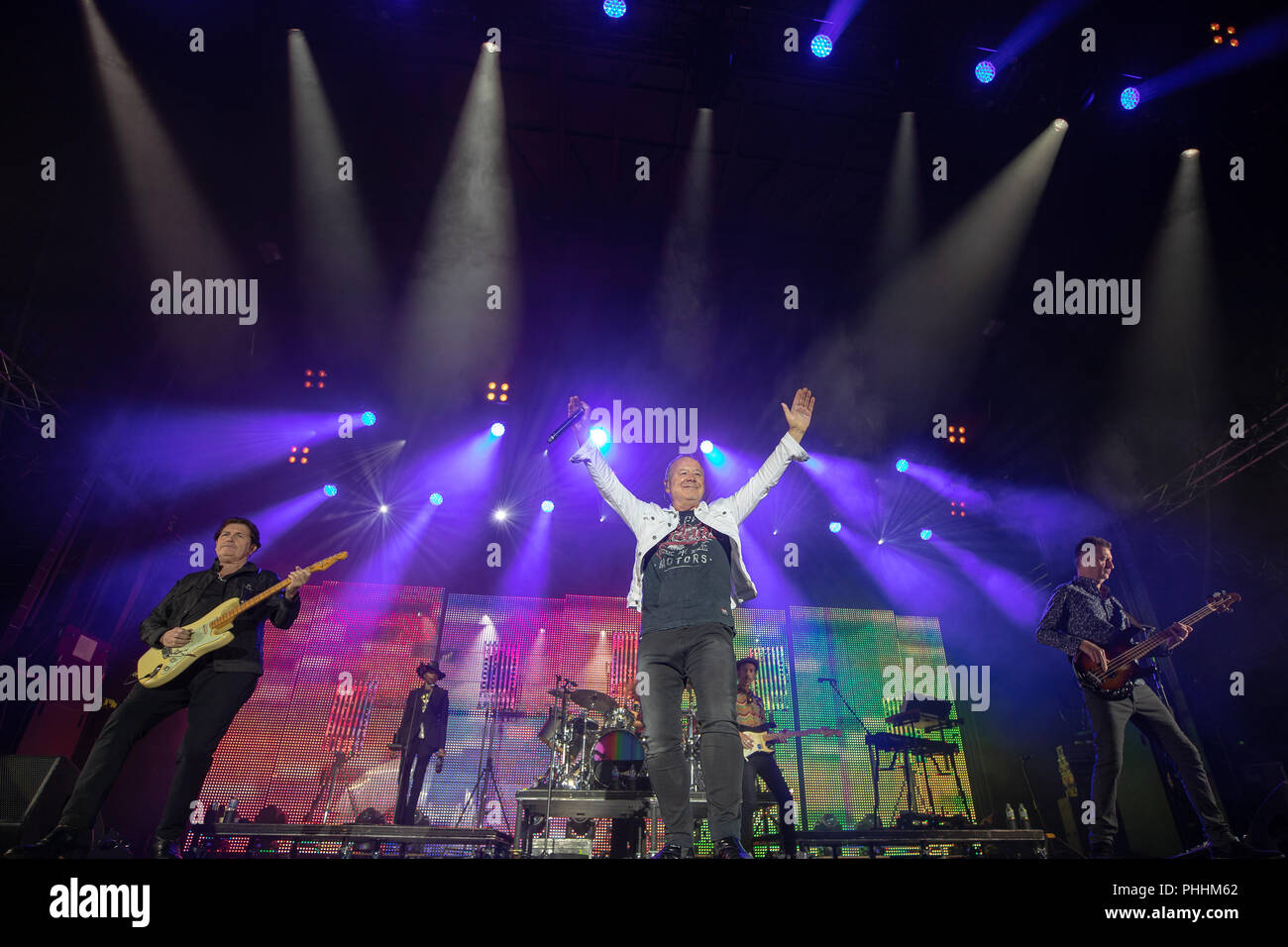 Jim kerr chrissie hynde hi-res stock photography and images - Alamy