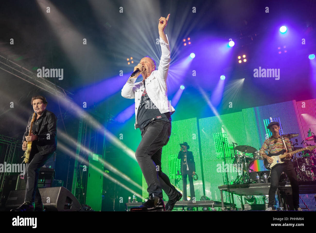 Jim kerr chrissie hynde hi-res stock photography and images - Alamy