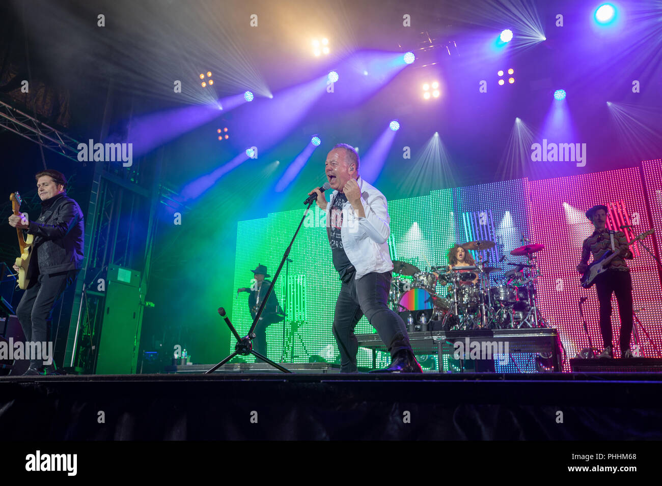 Jim kerr chrissie hynde hi-res stock photography and images - Alamy