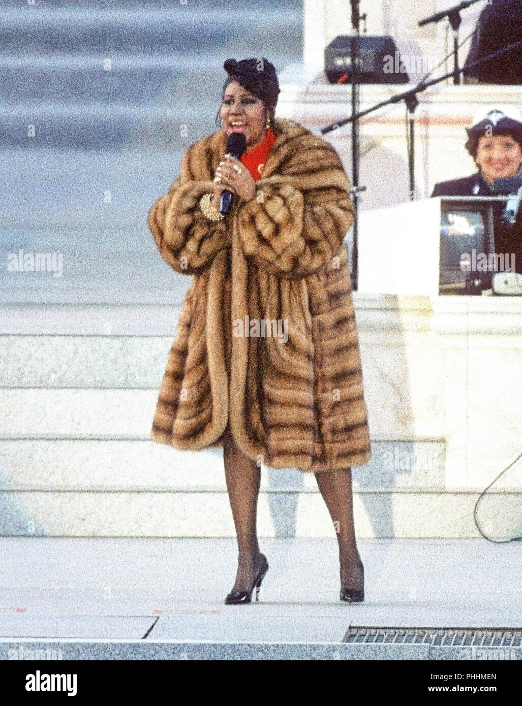 Entertainer Aretha Franklin performs at the concert at the Lincoln Memorial that was part of the 'American Reunion' celebration leading up to the swearing-in ceremony for Bill Clinton as the 42nd President of the United States in Washington, DC on January 17, 1993. Credit: Howard L. Sachs/CNP | usage worldwide Stock Photo