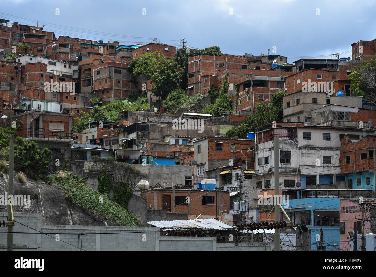 Caracas, Miranda, Venezuela. 31st Aug, 2018. A view of the slum of Petare in Caracas, Venezuela.General strikes against the new currency and the economic measures applied by the Government of Venezuela. Credit: Roman Camacho/SOPA Images/ZUMA Wire/Alamy Live News Stock Photo