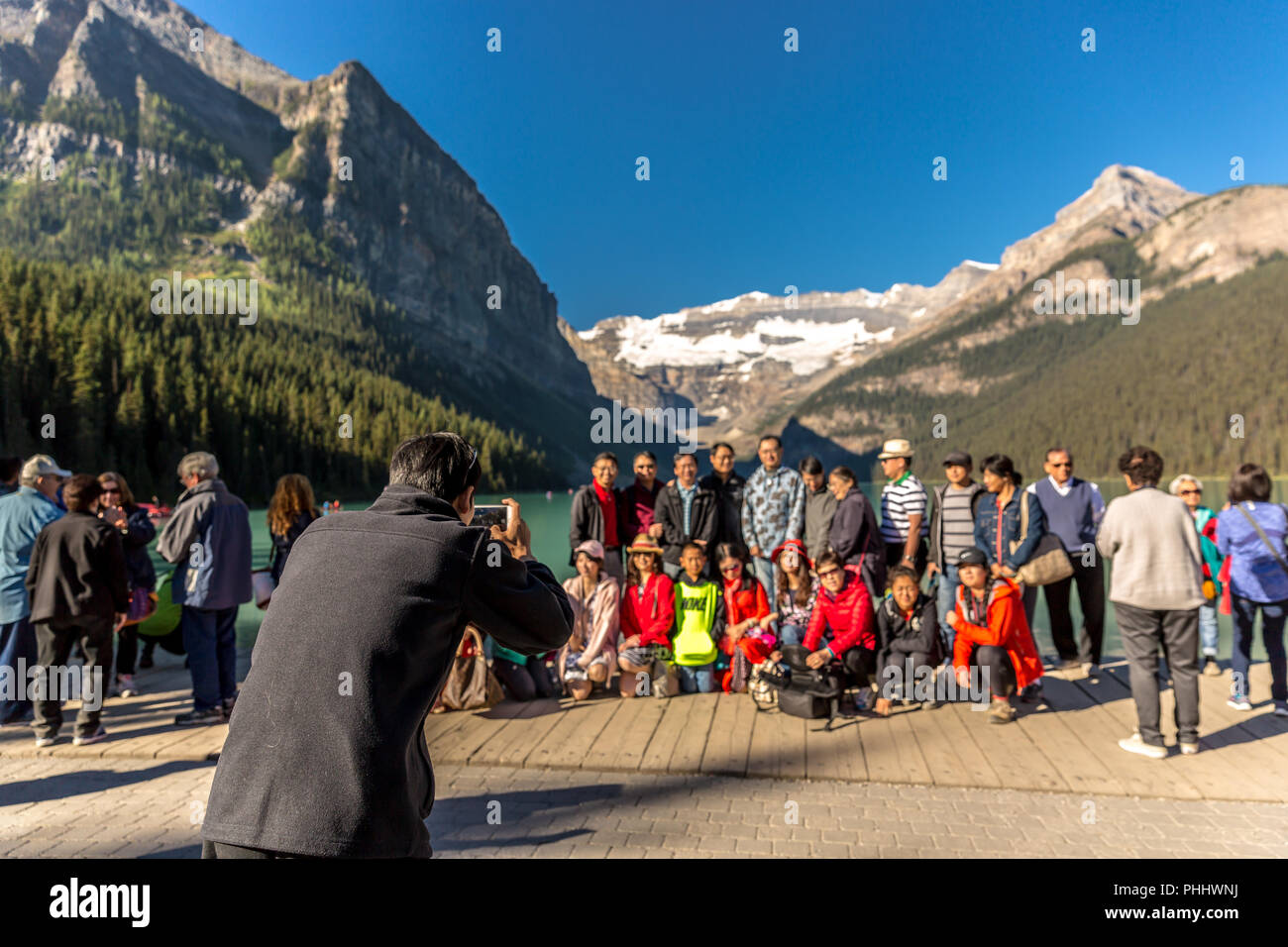 Banff, Canada - Ago 17th 2018 - A chinese group taking a group picture in front of the Lake Moraine in Banff National Park in Canada Stock Photo