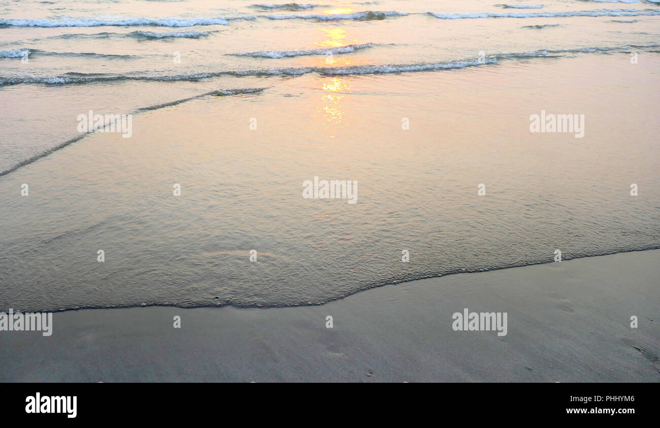 Sunset paradise waves hi-res stock photography and images - Alamy