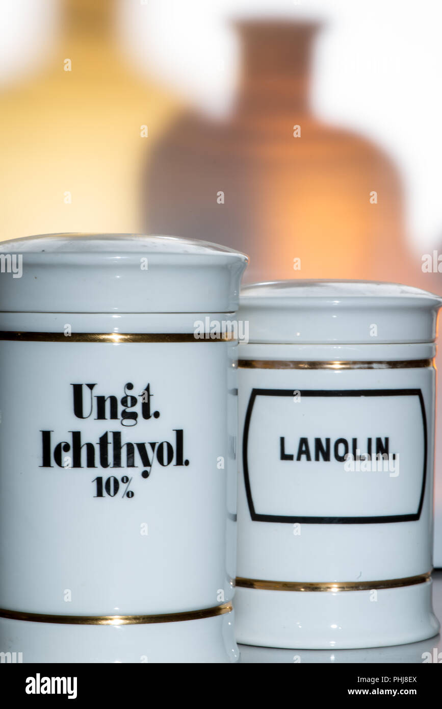 Laboratory glass jars hires stock photography and images Alamy