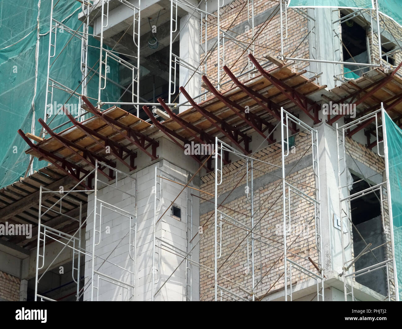 Catch platform or other construction projection from the face of a