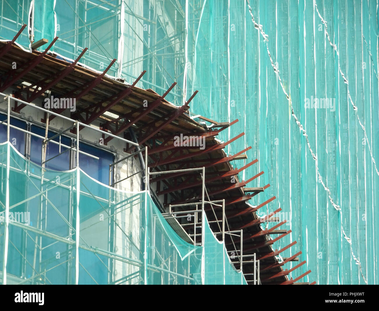 Catch platform or other construction projection from the face of a