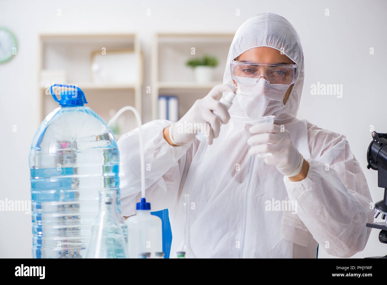 Lab assistant testing water quality Stock Photo - Alamy