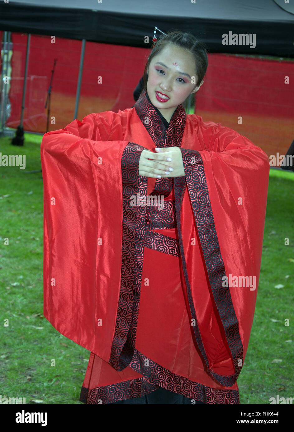 Women standing facing camera hi-res stock photography and images - Alamy