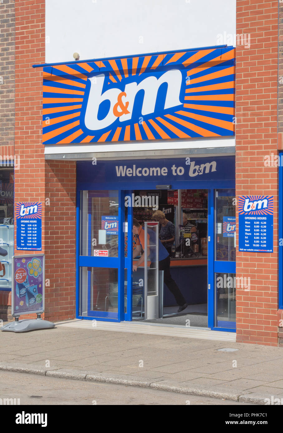 Discount Retailer High Resolution Stock Photography and Images Alamy