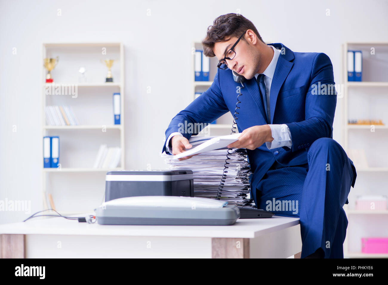 Making copies in office hi-res stock photography and images - Alamy