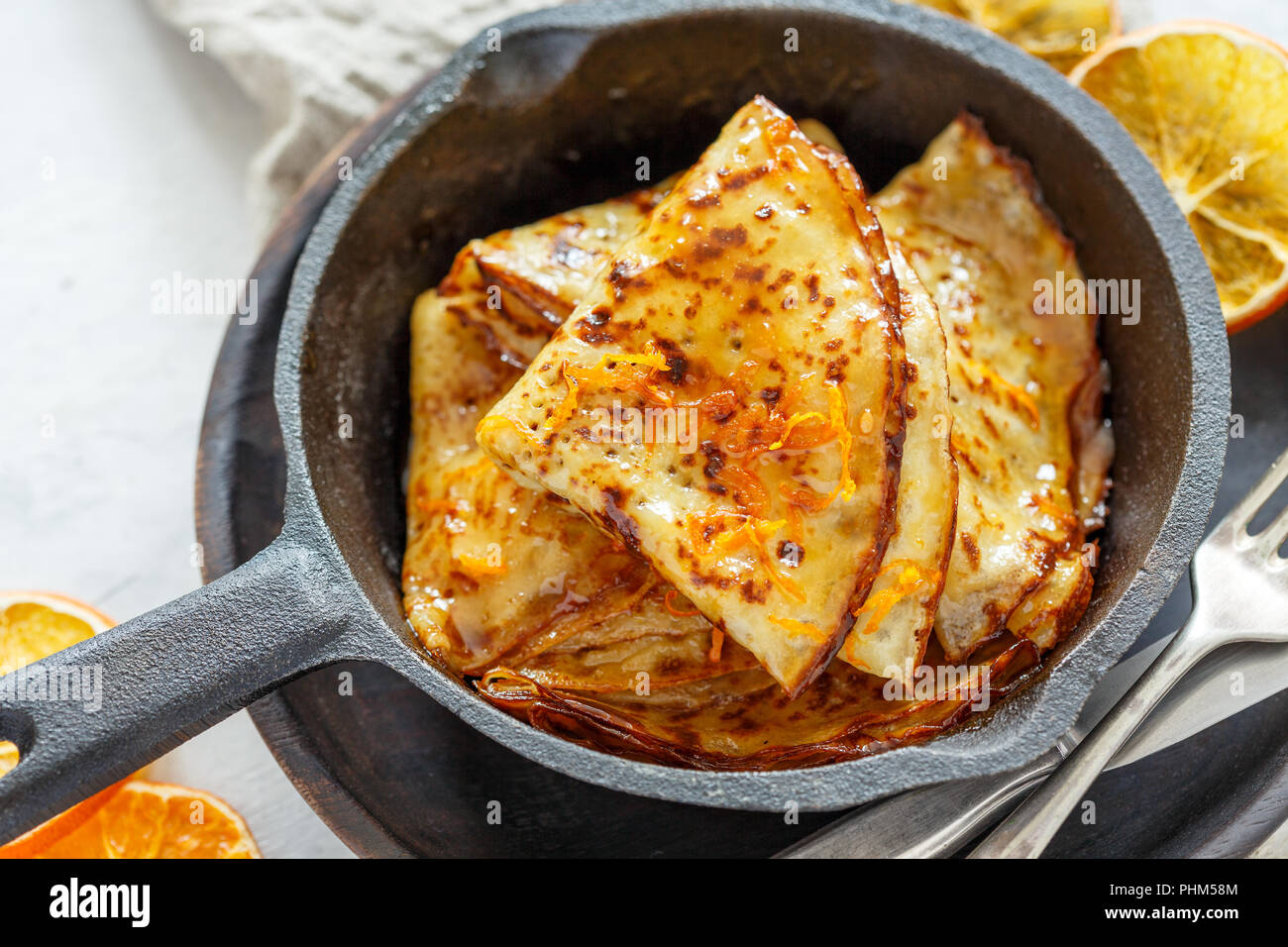 https://c8.alamy.com/comp/PHM58M/traditional-french-crepes-with-orange-sauce-close-up-PHM58M.jpg