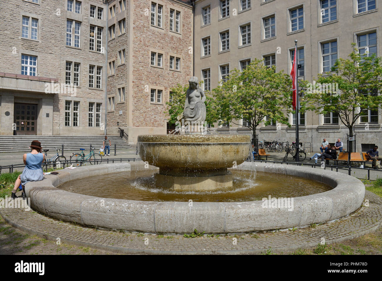 Rathausbrunnen, Rathaus Neukoelln, Karl-Marx-Strasse, Neukoelln, Berlin, Deutschland / Neukoelln Stock Photo