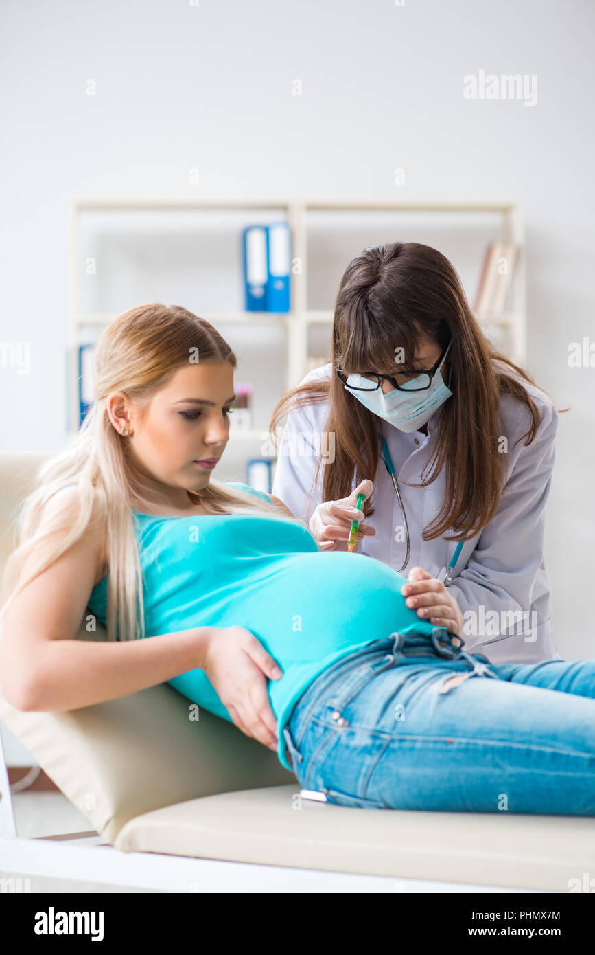 Pregnant woman at regular pregnancy checkup Stock Photo Alamy